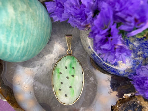9 karaat jade hanger 9 karaat jade hanger