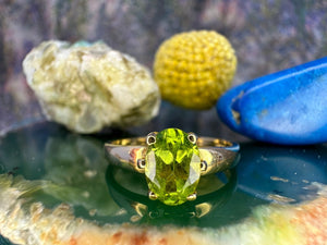 9 karaat gouden ring met peridot 9 karaat gouden ring met peridot