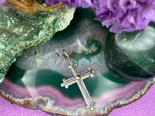 Zilveren hanger van kruis