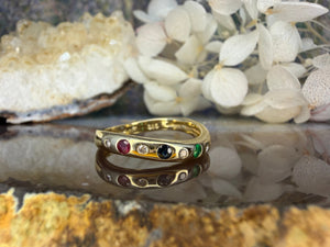 14 karaat gouden ring met edelstenen en diamant 14 karaat gouden ring met edelstenen en diamant