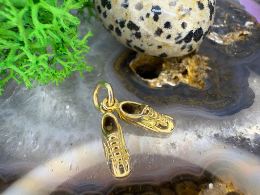 14 karaat gouden bedel van voetbalschoenen