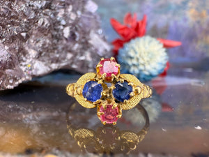 14 karaat gouden ring met saffier en toermalijn 14 karaat gouden ring met saffier en toermalijn
