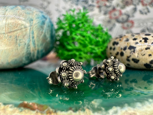 Zilveren oorknopjes met Zeeuws knopje