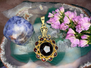 14 karaat gouden granaat hanger 14 karaat gouden granaat hanger