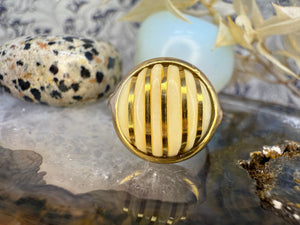 18 karaat gouden ring met been 18 karaat gouden ring met been