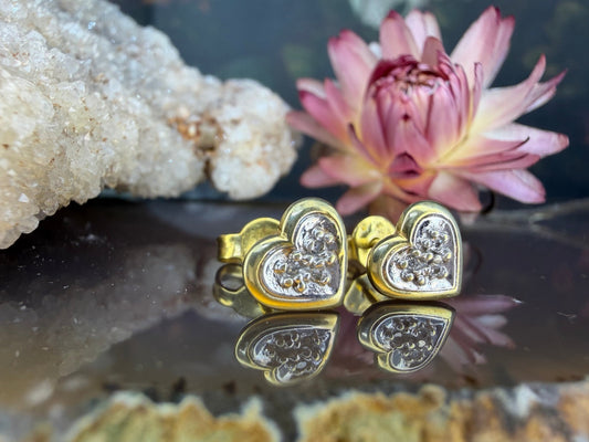 14 karaat hartjes oorknoppen met diamantjes