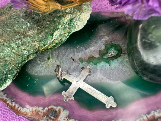 Zilveren hanger van kruis