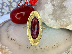 14 karaat gouden ring met granaat 14 karaat gouden ring met granaat