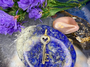 14 karaat gouden sleutel bedel met diamantjes 14 karaat gouden sleutel bedel met diamantjes