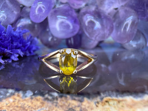 10 karaat ring met gele saffier 10 karaat ring met gele saffier