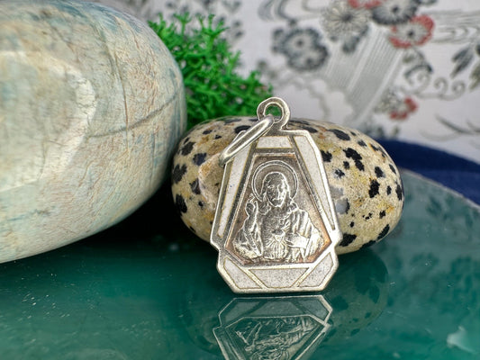 Zilveren hanger van relikwie