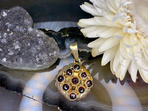 14 karaat gouden granaat hanger 14 karaat gouden granaat hanger