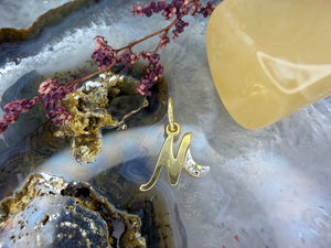 14 karaat gouden ‘M’ hanger 14 karaat gouden ‘M’ hanger