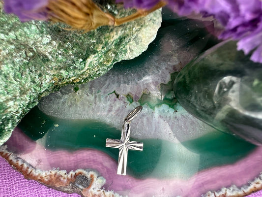 Zilveren bedel van kruis