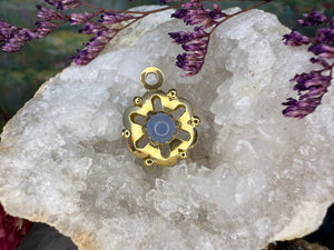 18 karaat gouden hanger met chalcedoon 18 karaat gouden hanger met chalcedoon