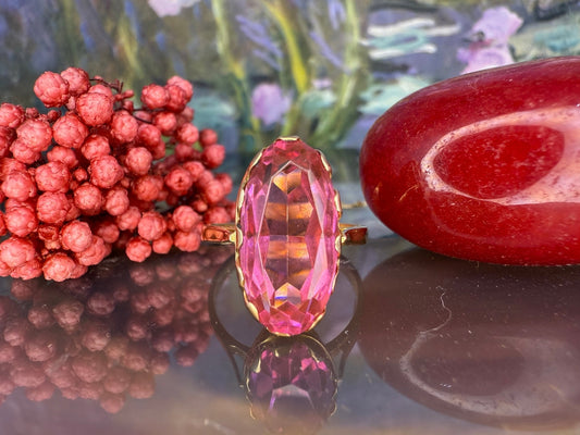 18 karaat gouden ring met roze steen