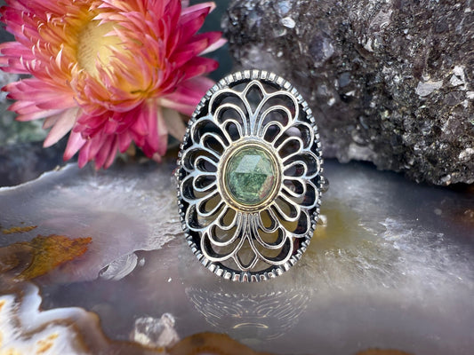 Zilveren filigraan ring met spinel