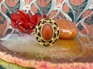 14 karaat gouden ring met bloedkoraal 14 karaat gouden ring met bloedkoraal