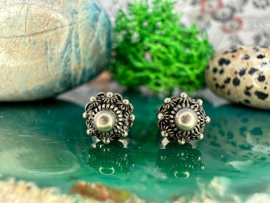 Zilveren oorknopjes met Zeeuws knopje