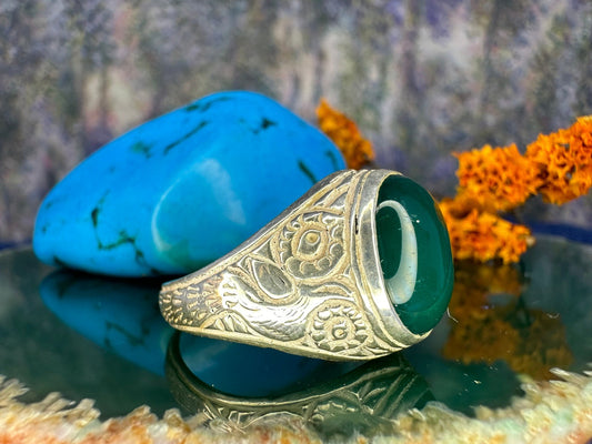 Zilveren ring met groene steen