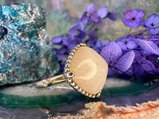 Zilveren ring met melkkwarts