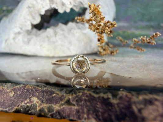14 karaat gouden antieke ring met rosecut diamant