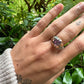 14 karaat gouden ring met korund en enamel
