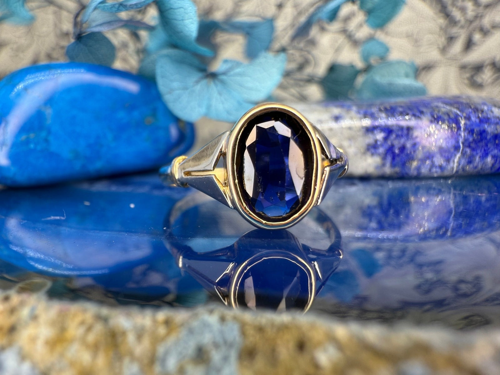 18 karaat gouden ring met saffier
