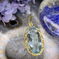14 karaat gouden hanger met blauwe steen