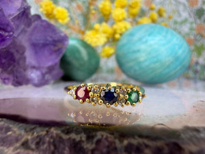 18 karaat gouden ring met edelstenen en diamant