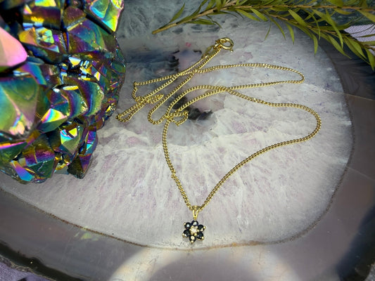 14 karaat gouden ketting en hanger met saffier en diamant