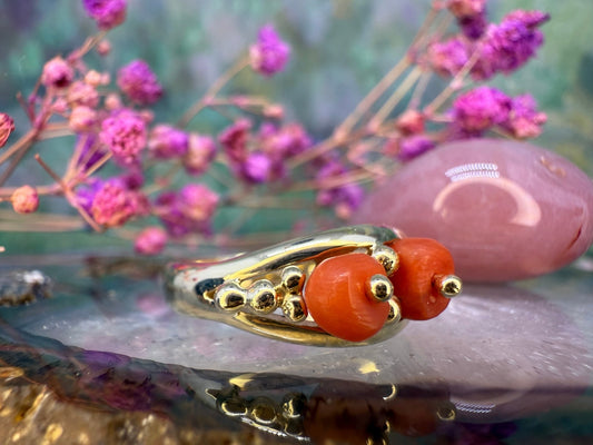 14 karaat gouden ring met bloedkoraal
