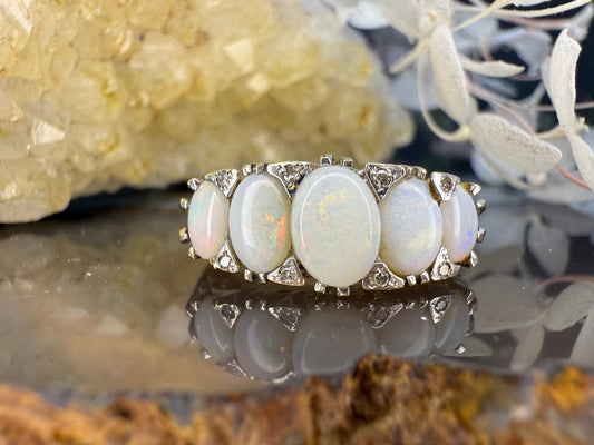 9 karaat ring met opaal en diamant