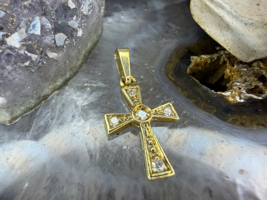 14 karaat kruisje met diamantjes
