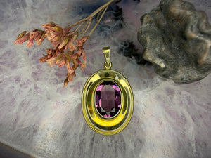 8 karaat hanger met paarse steen