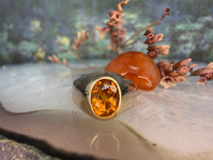 18 karaat gouden ring met gele saffier