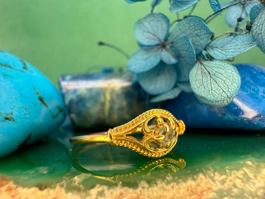 18 karaat gouden ring met blauw steentje