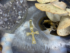 14 karaat kruisje met diamantjes