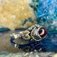 Zilveren ring met granaat
