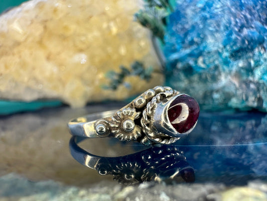 Zilveren ring met granaat