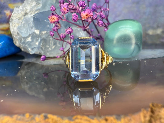 14 karaat gouden ring met topaas