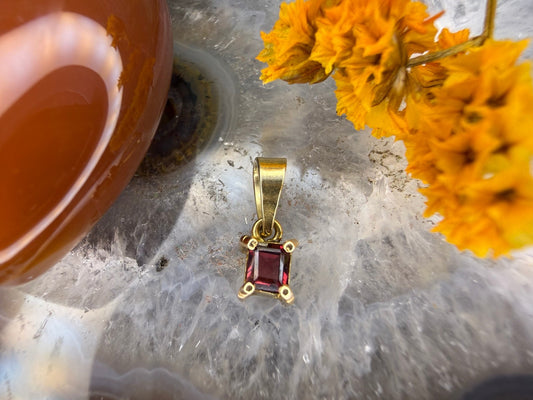 14 karaat gouden roze spinel hanger