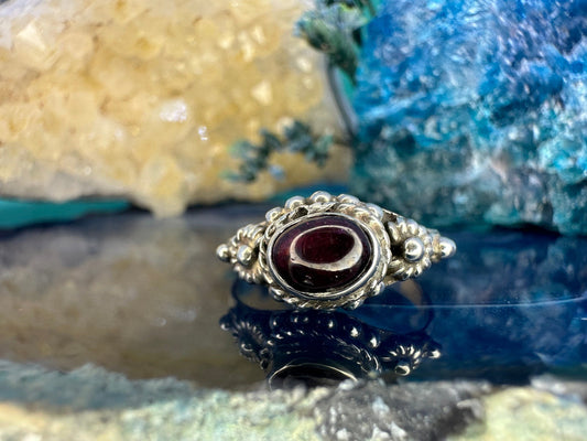 Zilveren ring met granaat