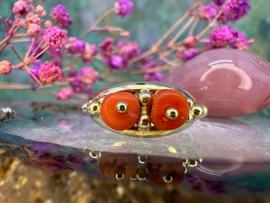 14 karaat gouden ring met bloedkoraal