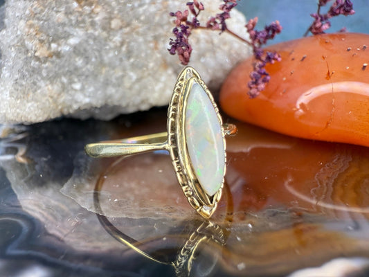 14 karaat gouden opaal ring