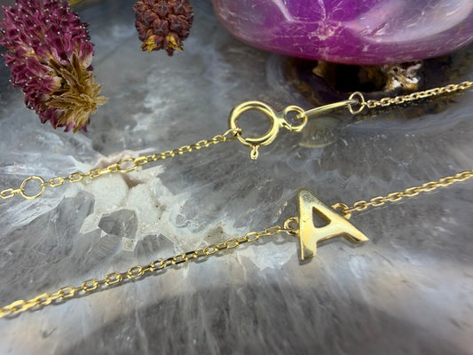 14 karaat gouden ‘A’ armbandje