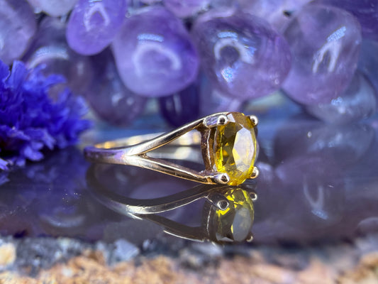 10 karaat ring met gele saffier