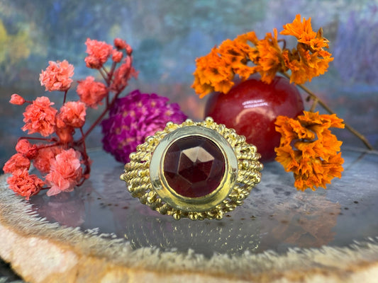14 karaat gouden ring met granaat