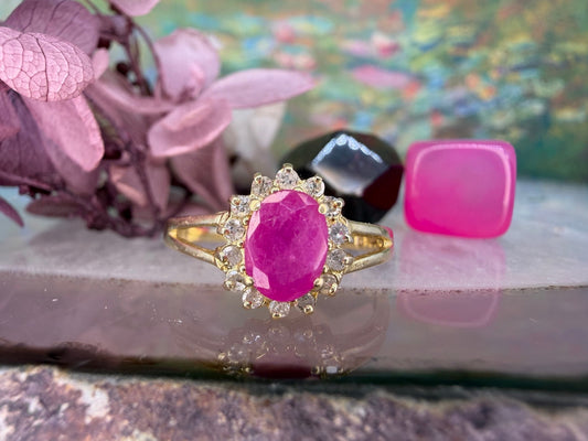 14 karaat gouden robijn en diamant ring
