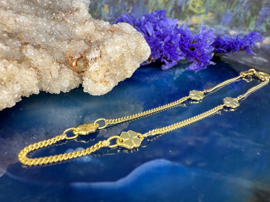 18 karaat gouden armband met klavertjes vier